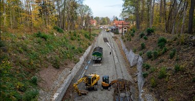 Na stacji w Karpaczu układane są nowe tory [zdjęcia, film]