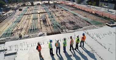 Beton z alg czy szkło fotowoltaiczne. Ekologiczne innowacje zmieniają sektor budowlany