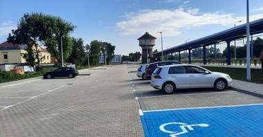 Wielkopolska: nowe parkingi ułatwią łączenie podróży pociągiem i samochodem