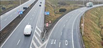 Burza wokół oznaczeń „UA” na autostradzie. Są niezgodne z prawem? 