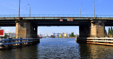 Gdańsk. Płetwonurkowie sprawdzą stan mostu Siennickiego. Czy wróci ruch pieszy? 